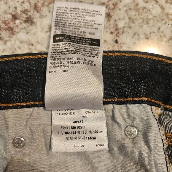 Levi's Jeans Men's 40Wx 32L Medium Wash Gold Signature Relaxed Fit EUC Straight - Picture 6 of 7